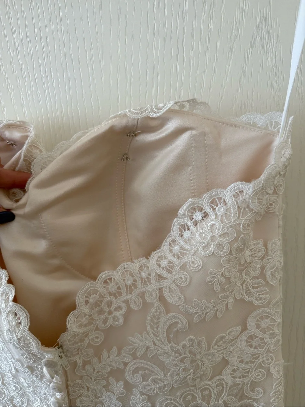 Madison Collection | Ivory Lace Tulle Wedding Gown Size 12 - Picture 14 of 15
